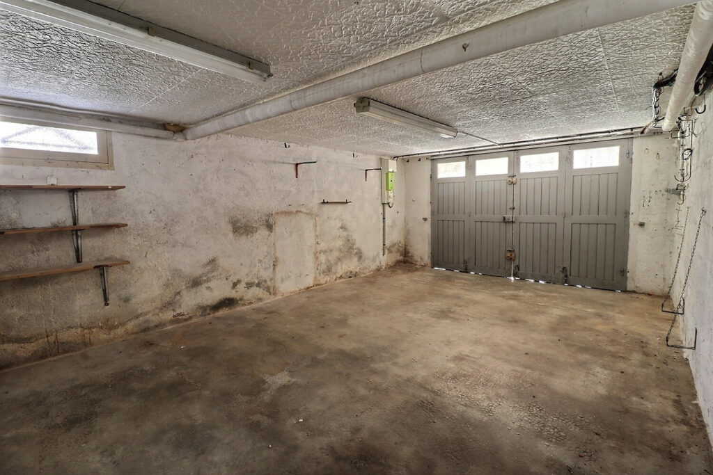 1736242 61645769i